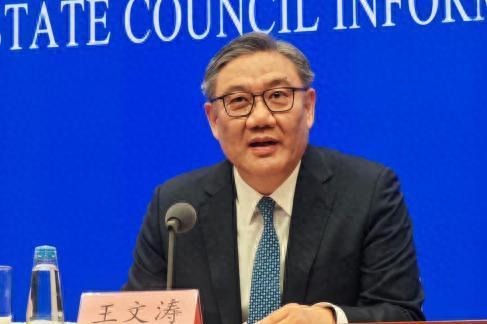 山西炒股配资开户 商务部部长王文涛：我国消费市场规模稳居全球第二，今年有望突破50万亿